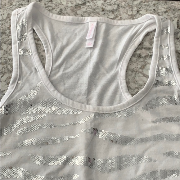 White tank top size Large - Picture 2 of 2
